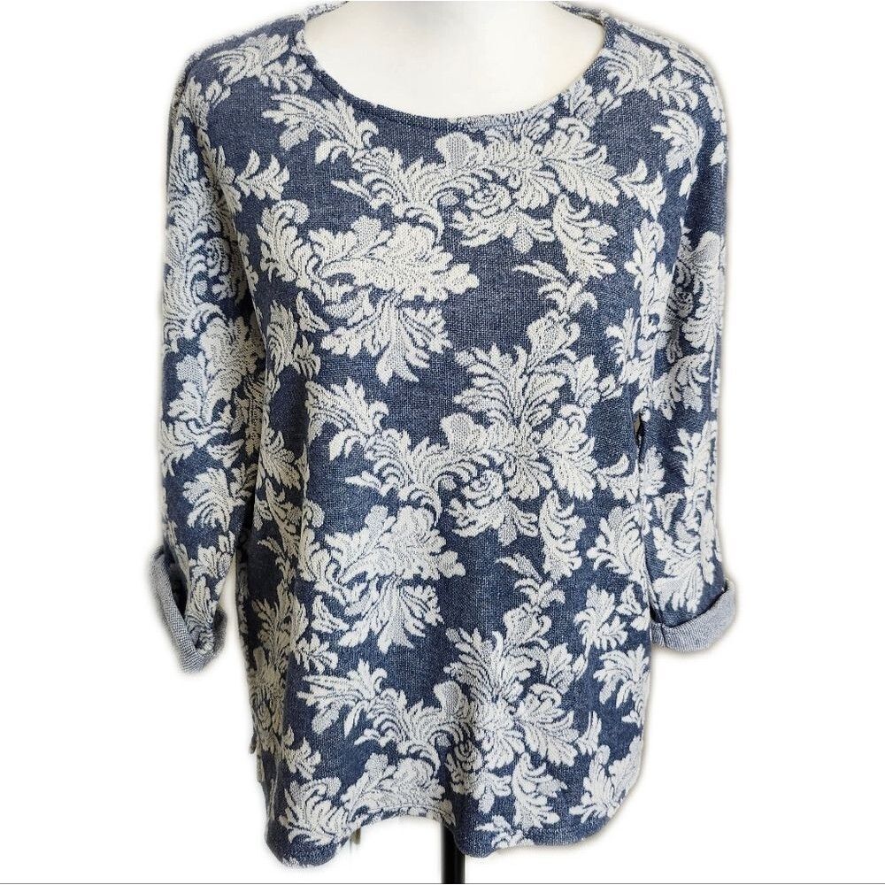 5/$55 Chico's cotton blend blue & white scroll floral top, size US 12